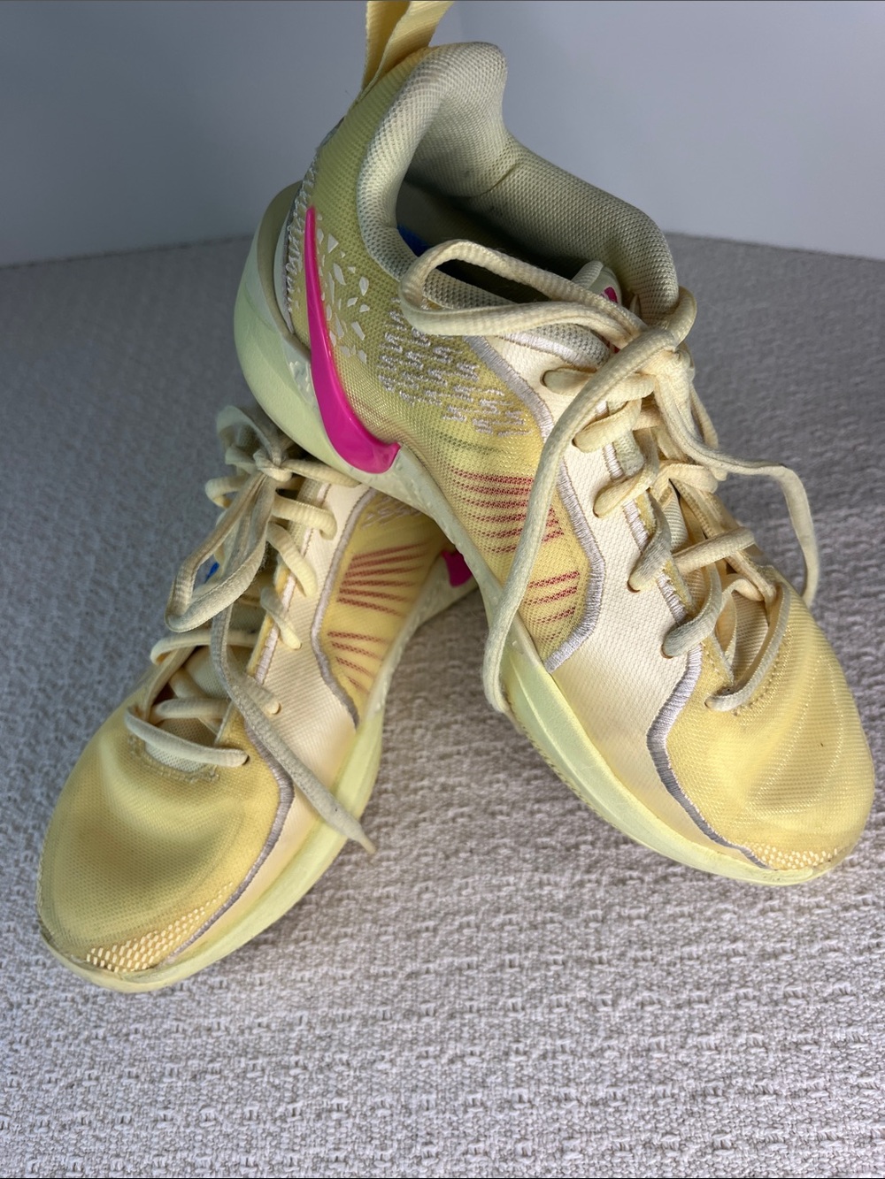 Nike Sabrina 2 Anyone 2.5 youth, yellow sneakers metallic blue & hot pink swish